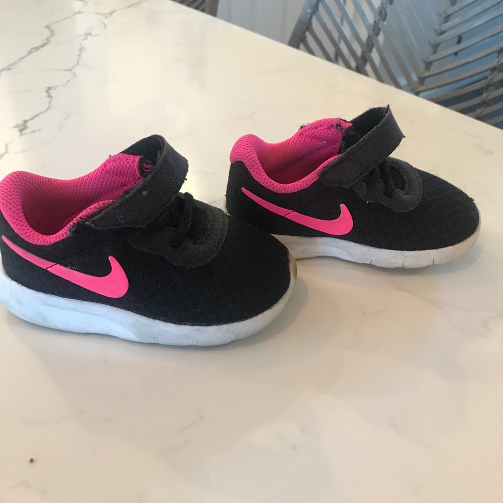 Little girl Nike  sneakers Size 5